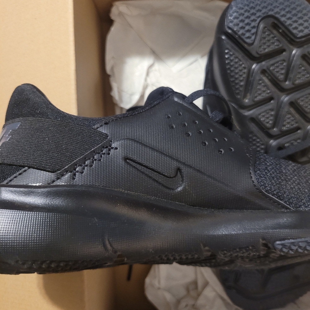 Nike size 10 black men's/women's 11 1/2